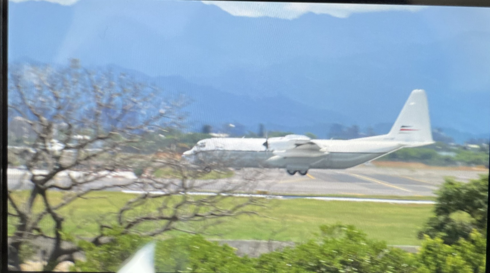 美國一架編號N3755P的L-100-30運輸機今降落桃園機場。
