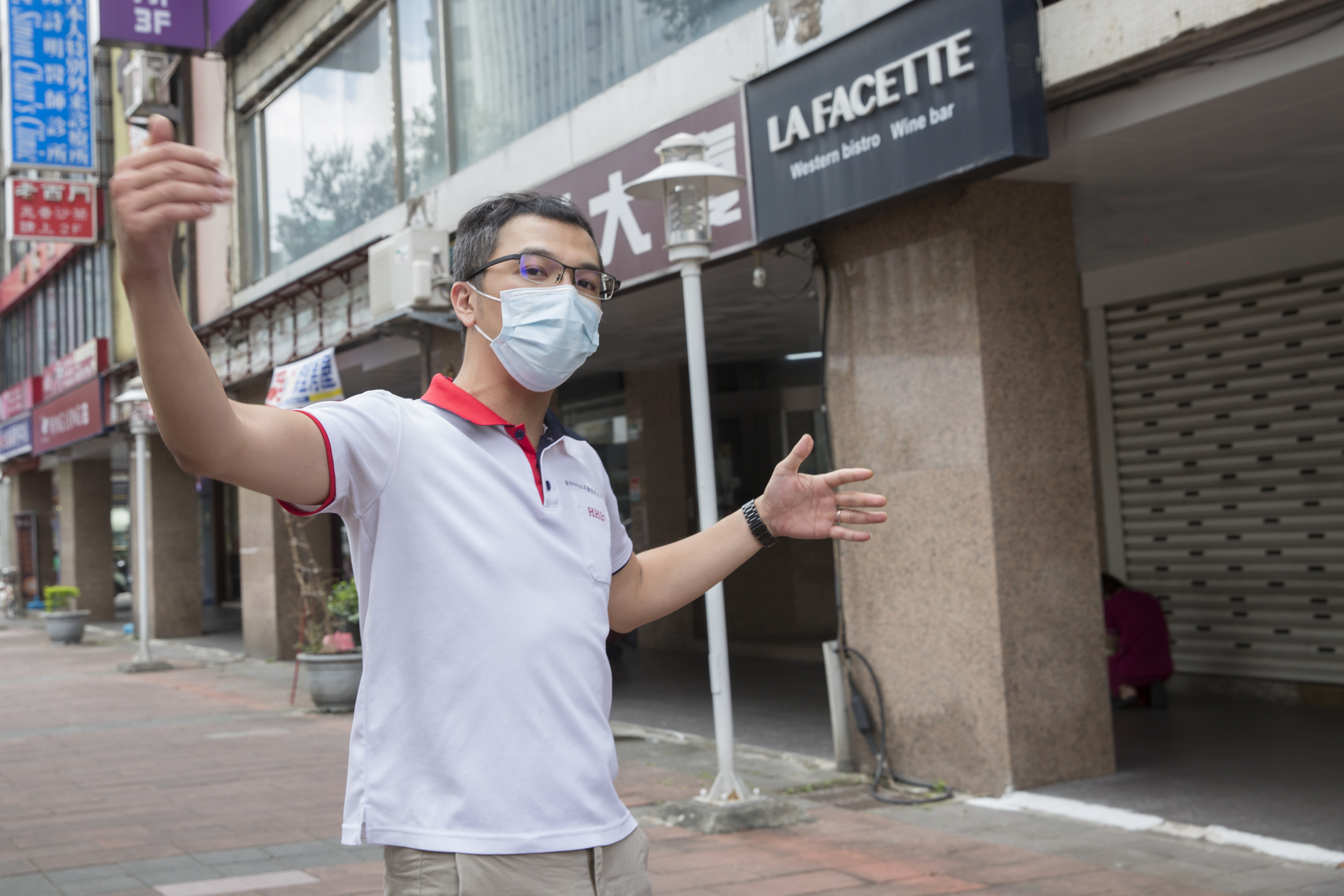 經營店面租售的商仲感受最深，香港商匯泓不動產事業合夥人鄒慶宇就說，這波受衝擊最大的，是以服飾業、娛樂業、餐飲業為主。