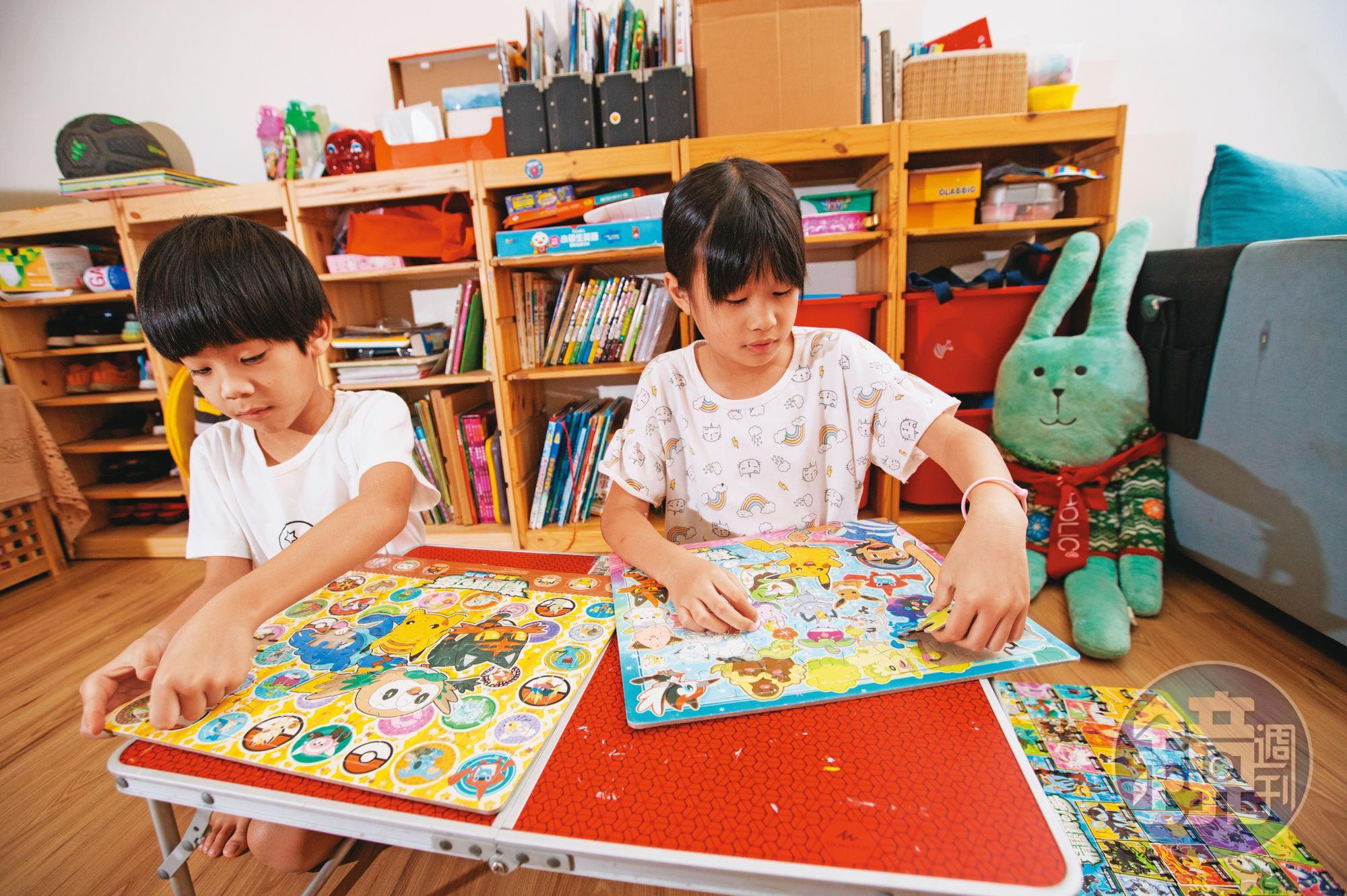 家裡有足夠的經濟支持，才有辦法添購大量教材、桌遊和繪本讓孩子打發時間，避免孩子長時間使用3C產品。