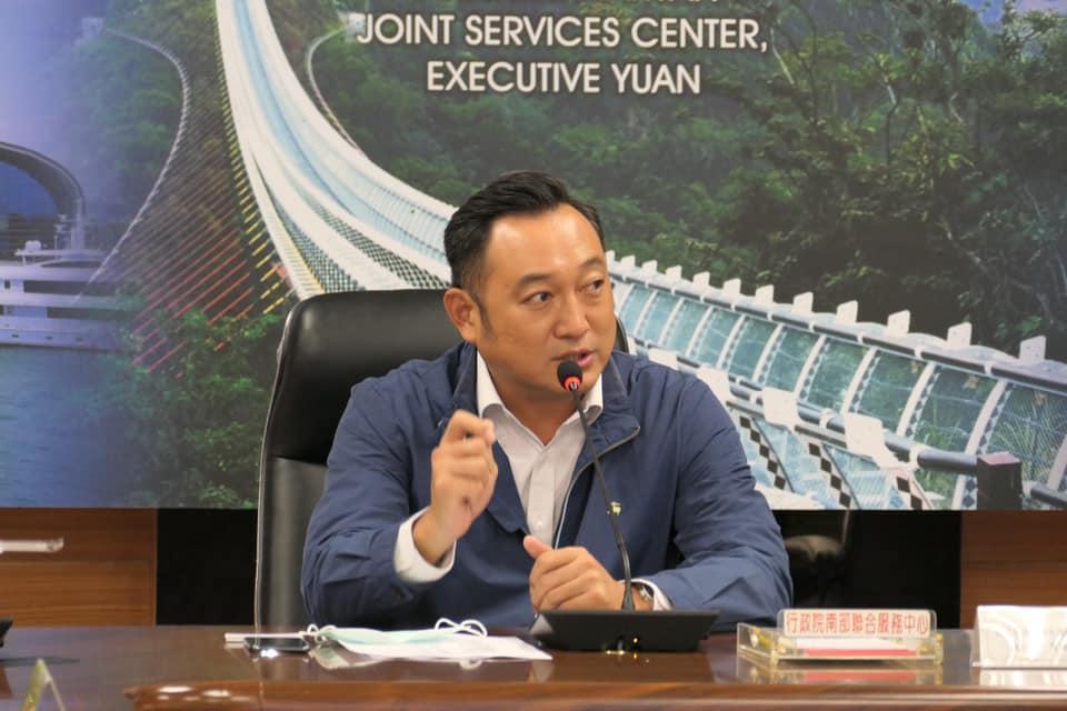 陳政聞被爆群聚吃鍋引發爭議，昨請辭獲准。（翻攝自陳政聞臉書）