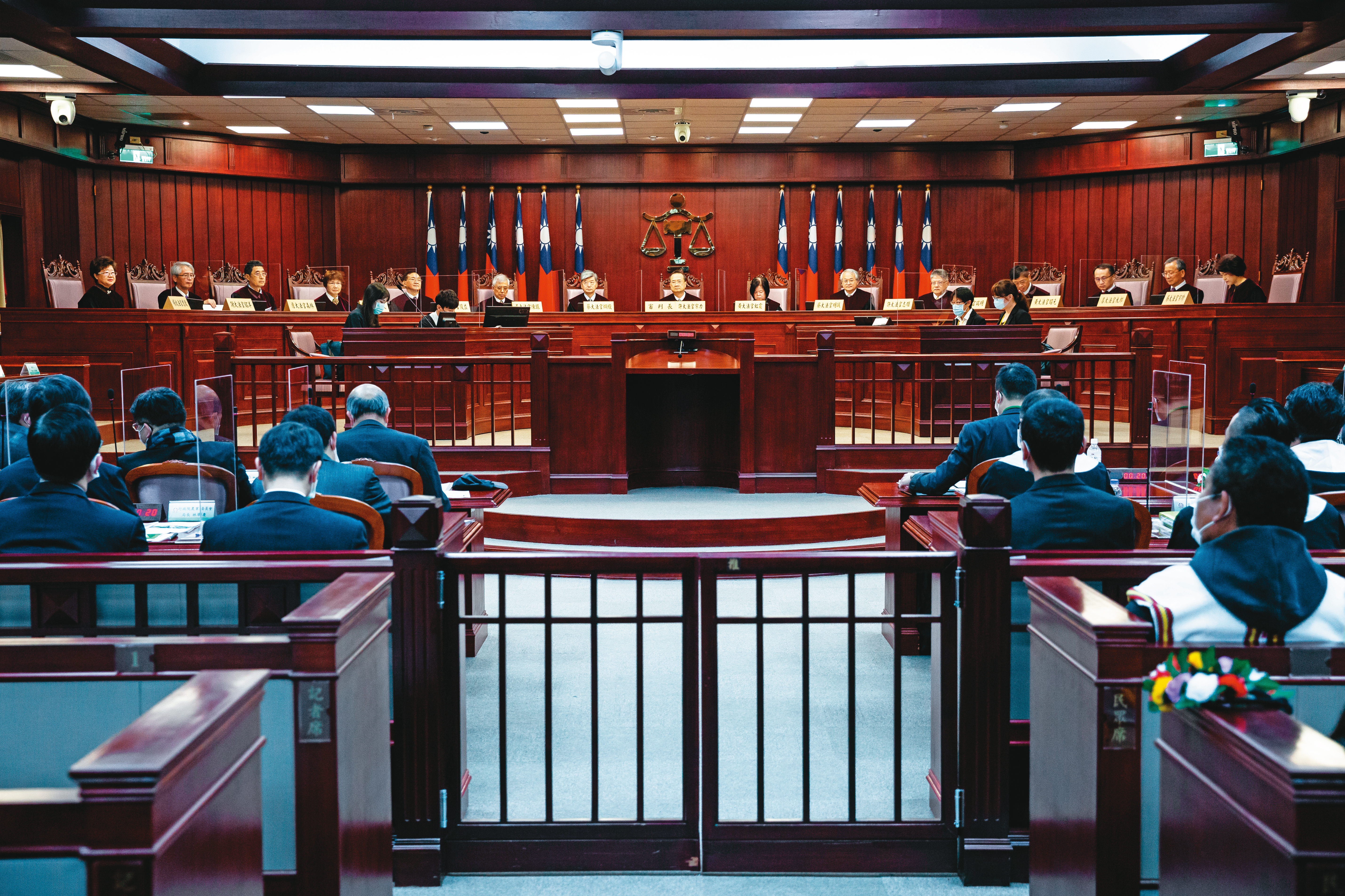 《憲法訴訟法》在聲請憲法訴訟的事由內規定，人民在用盡一般司法救濟途徑後，得向大法官聲請宣告「裁判本身」違憲，成為新法一大亮點。