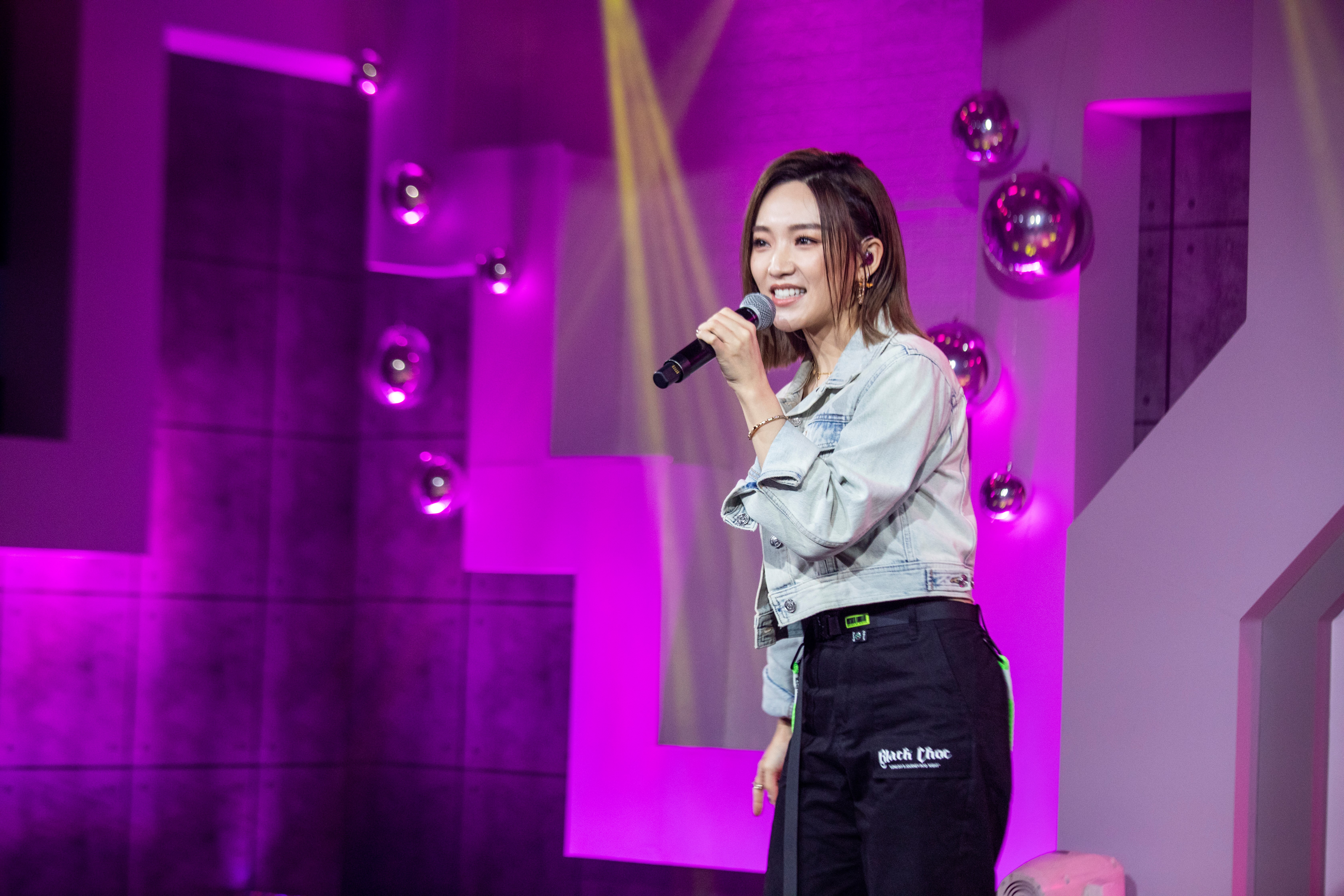 閻奕格以歌聲祝賀「17LIVE」生日快樂。（17LIVE提供）