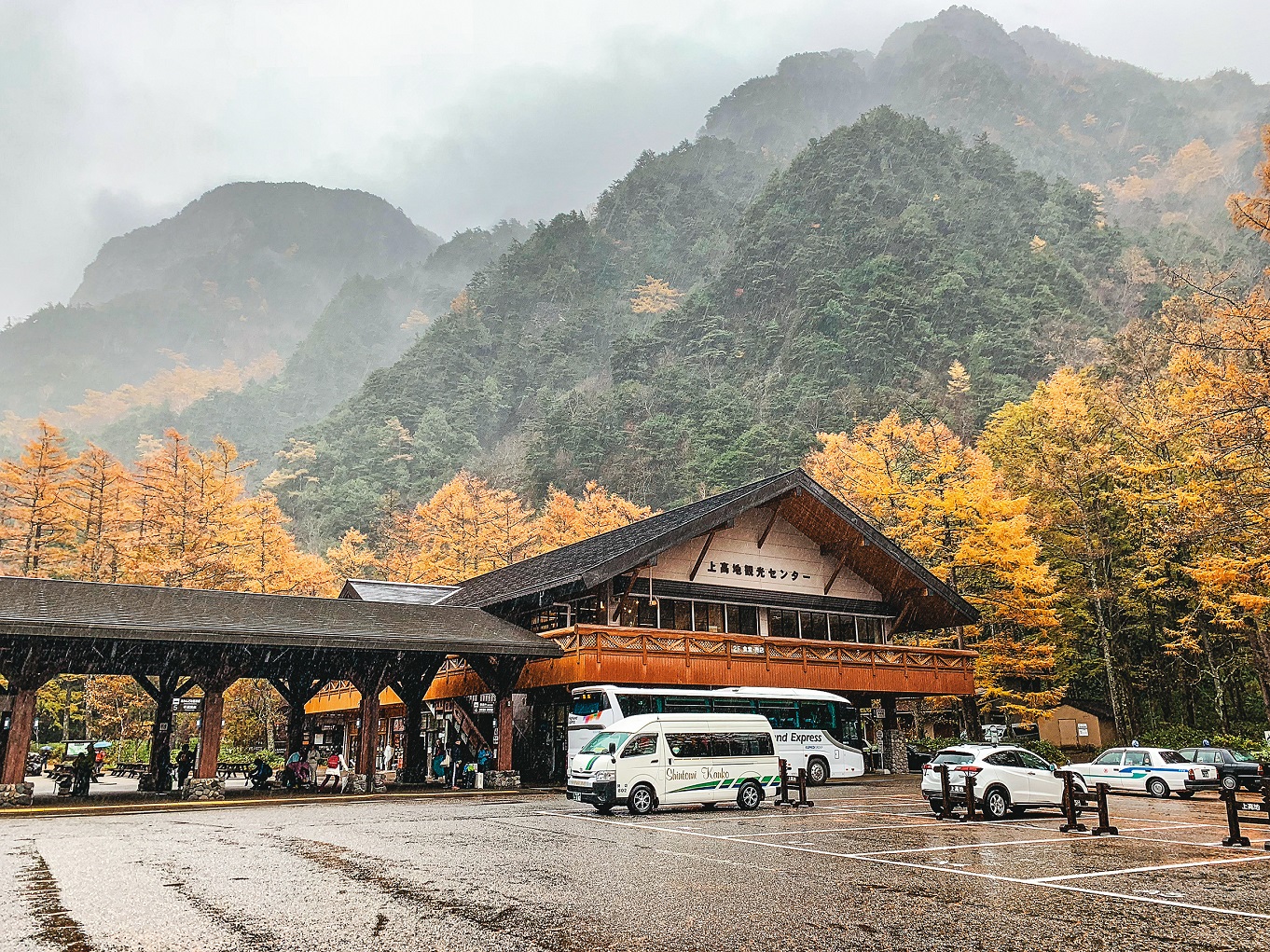 陰雨天的上高地，層層山巒呈現另種意境之美。
