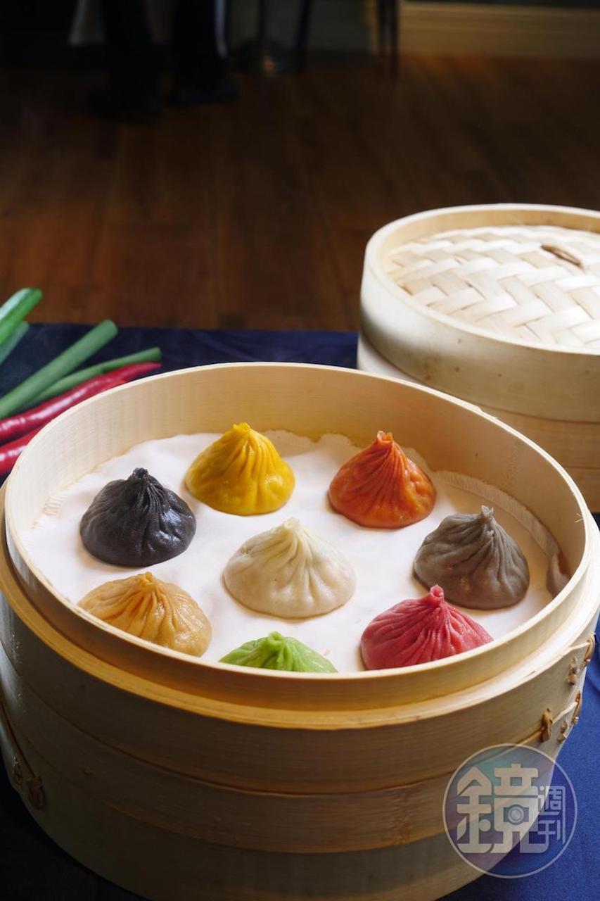 招牌「8色小籠包」顆顆精巧,口味獨特。(348元/份)