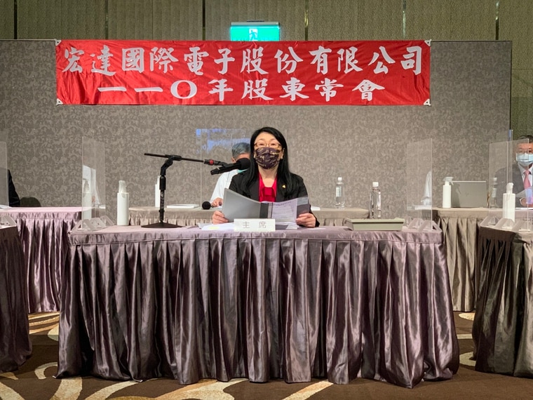 宏達電搶下虛擬實境先機，董事長王雪紅看好今年營運豐收。（宏達電提供）