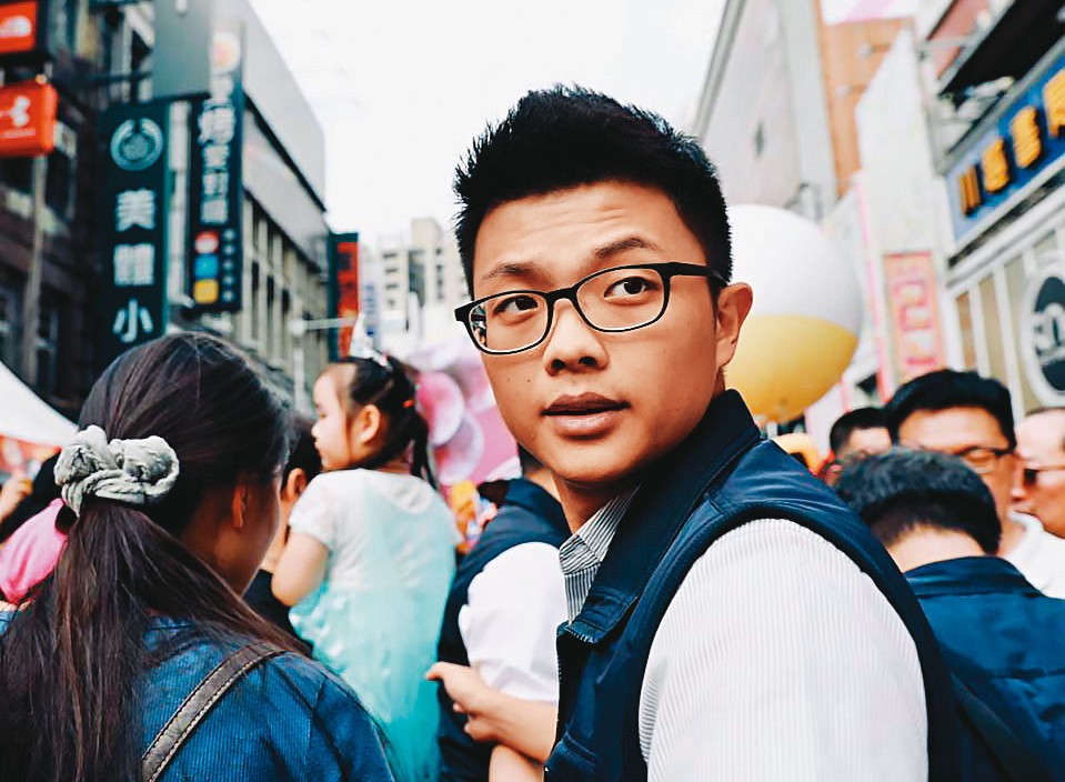 今年28歲的何宗諭雖然年輕，但情史豐富。（翻攝何宗諭臉書）