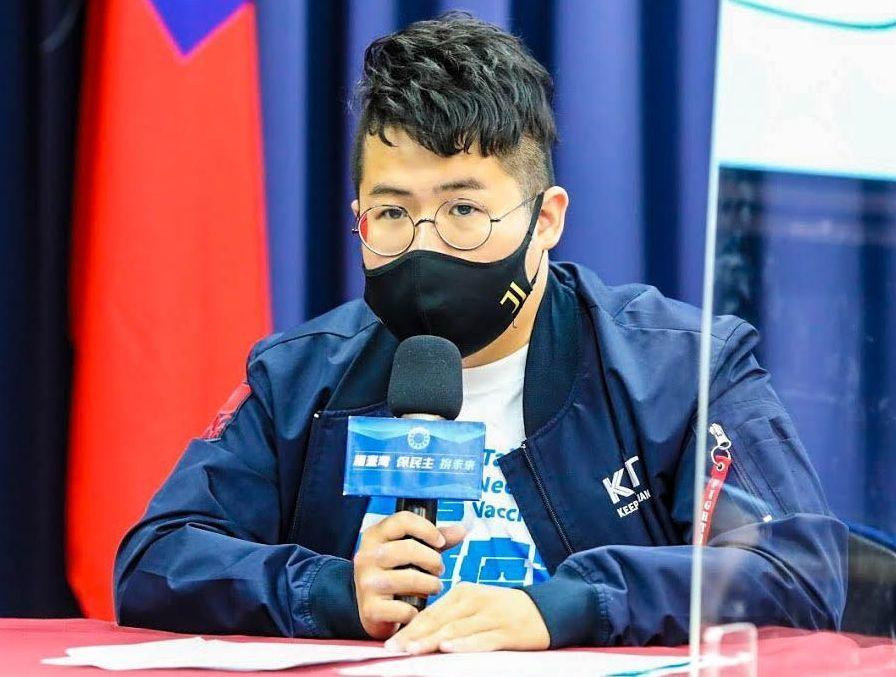 國民黨青年部主任陳冠安（圖）看到戴資穎Po出的便當照，驚見甜點和醃製品，讓他直呼「運動員吃得跟常人不該一樣」。（翻攝自陳冠安臉書）