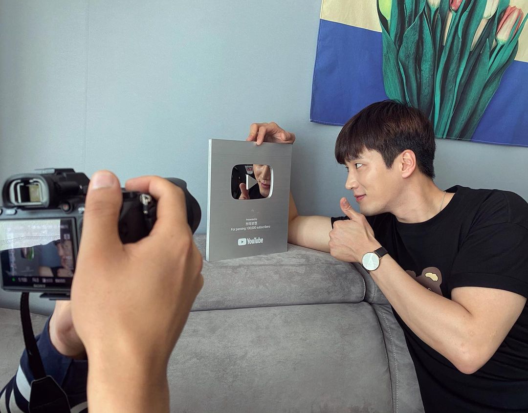 安普賢經營YouTube有成，還獲得官方認證。（翻攝自安普賢Instagram）
