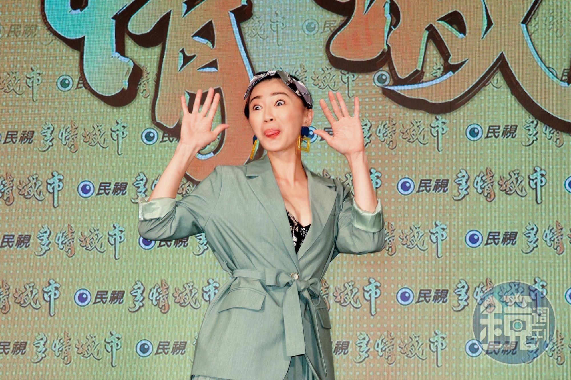 侯怡君雖然剛結婚,而且自曝成為孕婦,不過她與蕭大陸之間的感情傳出有其他女人介入,讓她情緒大受影響。