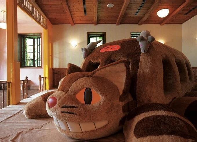 館內的真實版龍貓巴士,深受小朋友們喜愛。(翻攝furusato-tax.jp)