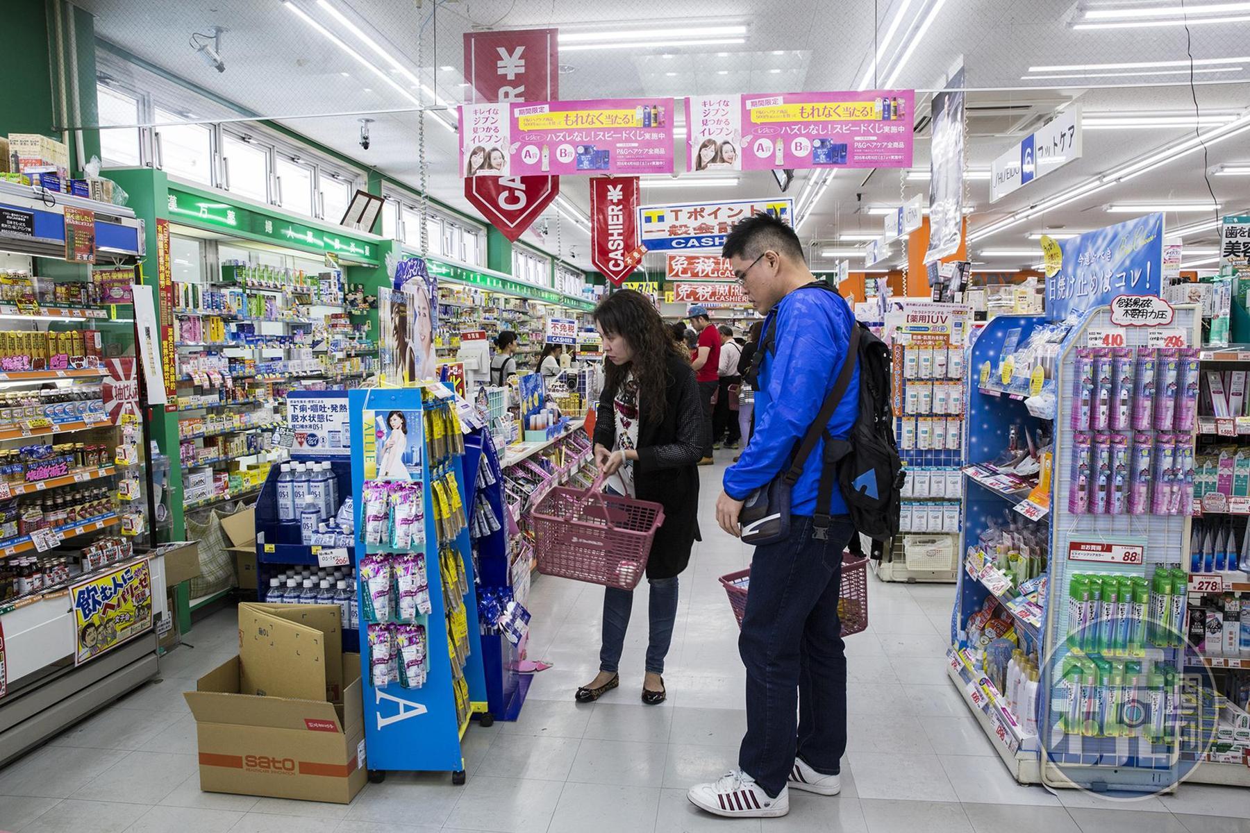 石垣島的藥妝品牌與商品，雖然沒有那霸豐富，但照樣讓我買到手軟。（童心怡攝影）