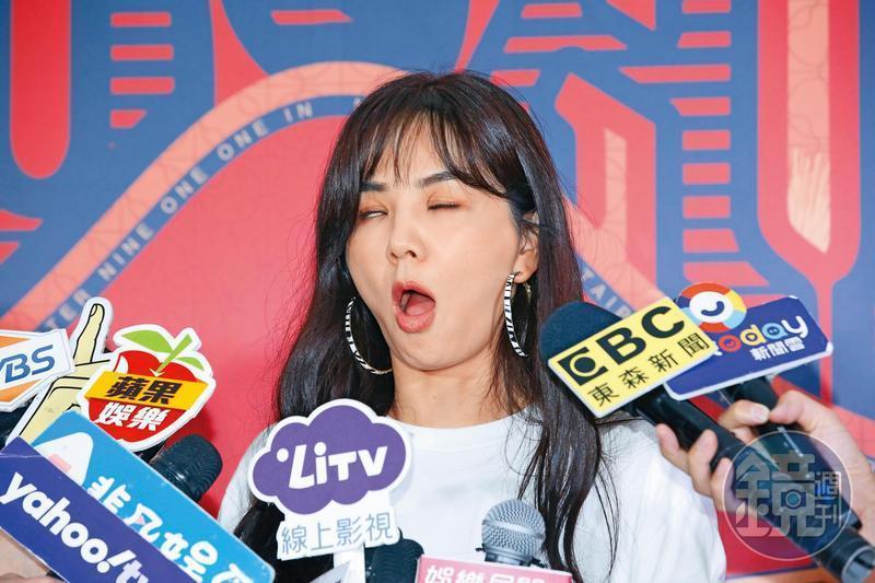 Ella的親切有目共睹，S.H.E團員中的Selina也非常敬業與親切。（意思是H…）