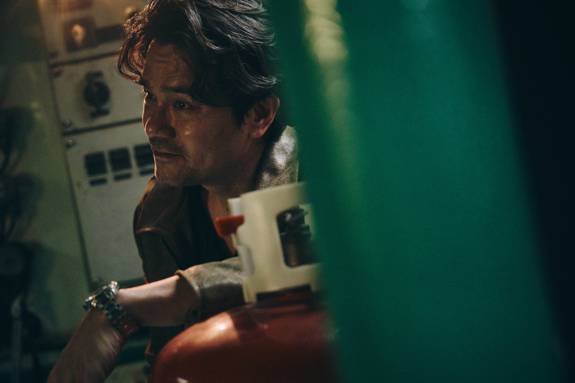 港星林家棟在片中飾演有情有義的退役華籍英軍。（CatchPlay提供）  