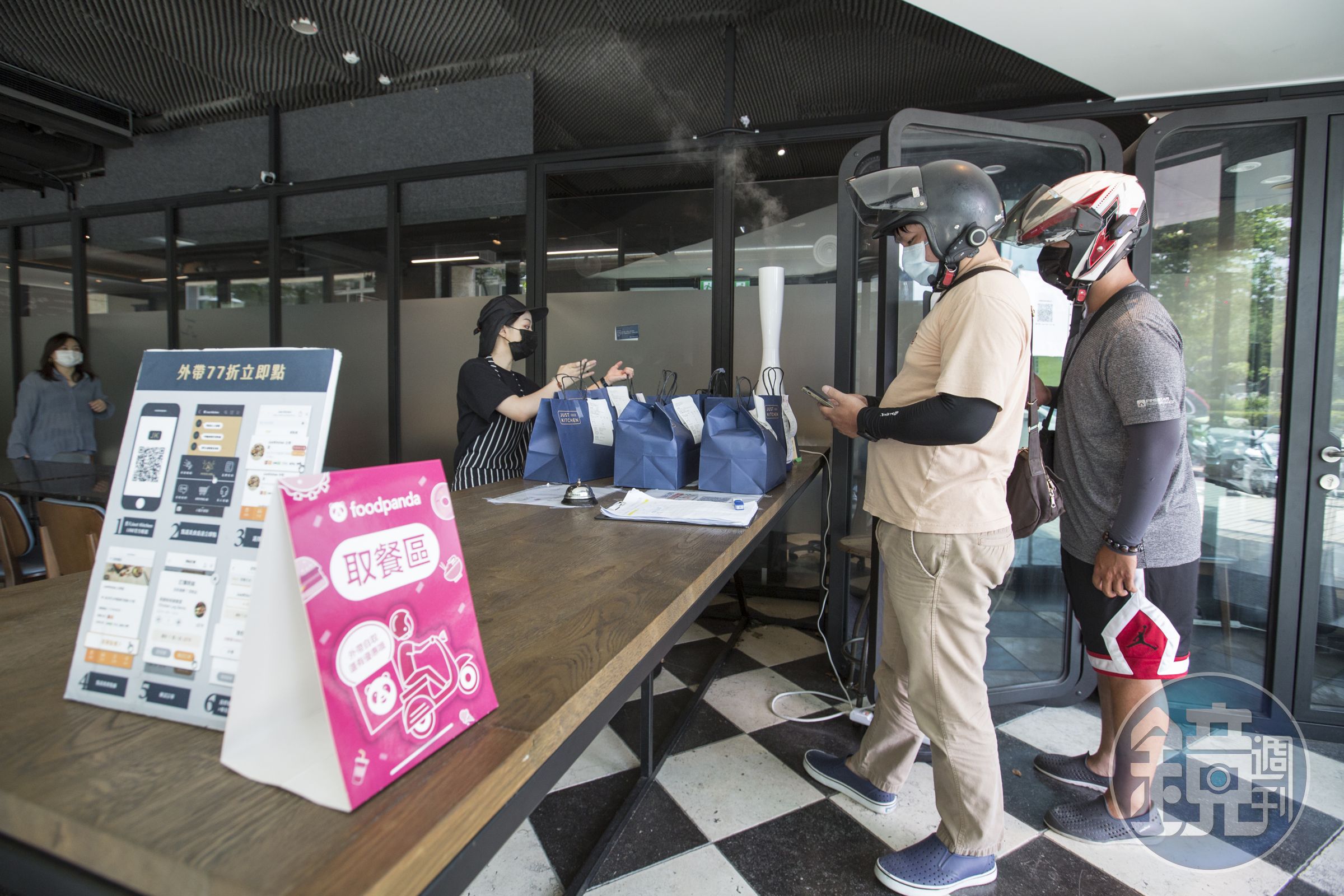 Just Kitchen是僅供外送和外帶的雲端廚房，店內完全無內用空間。
