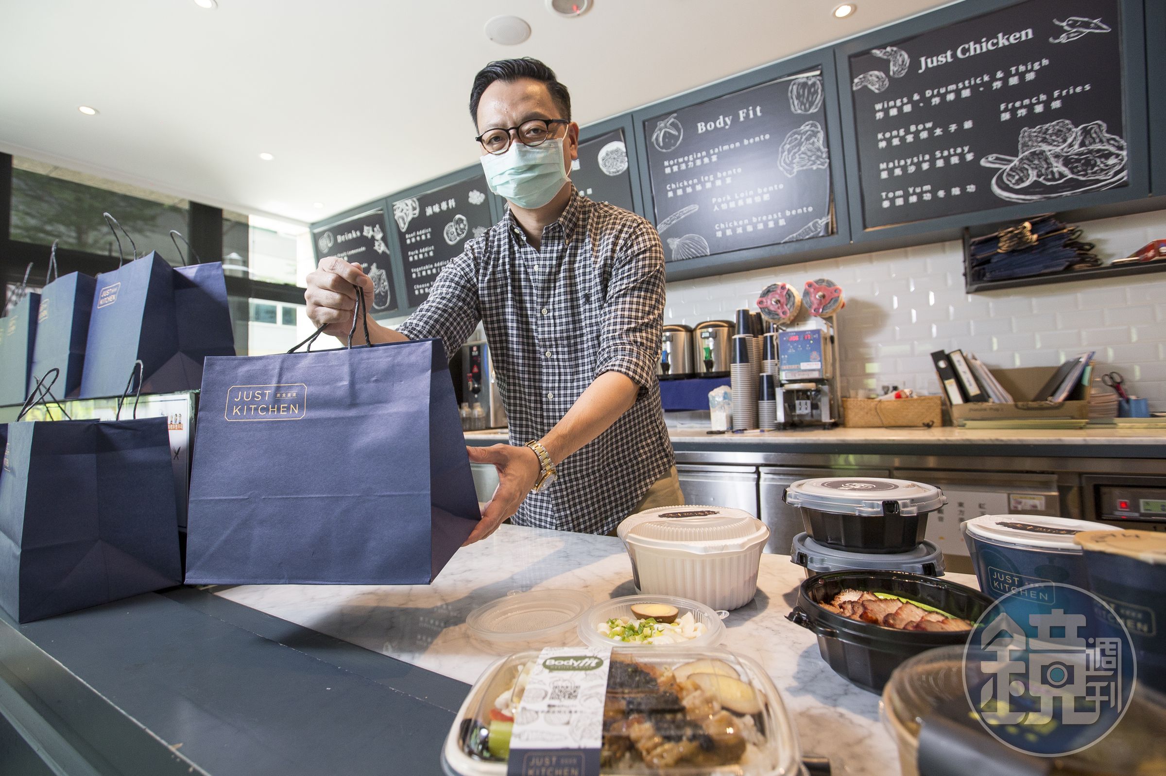 Just Kitchen旗下的「匠魂製作」餐盒包裝採卡扣設計，完全不外漏，包材比一般貴3倍。（匠魂鰻魚飯，239元／份；厚咖哩綜合雞牛丼，176元／份）