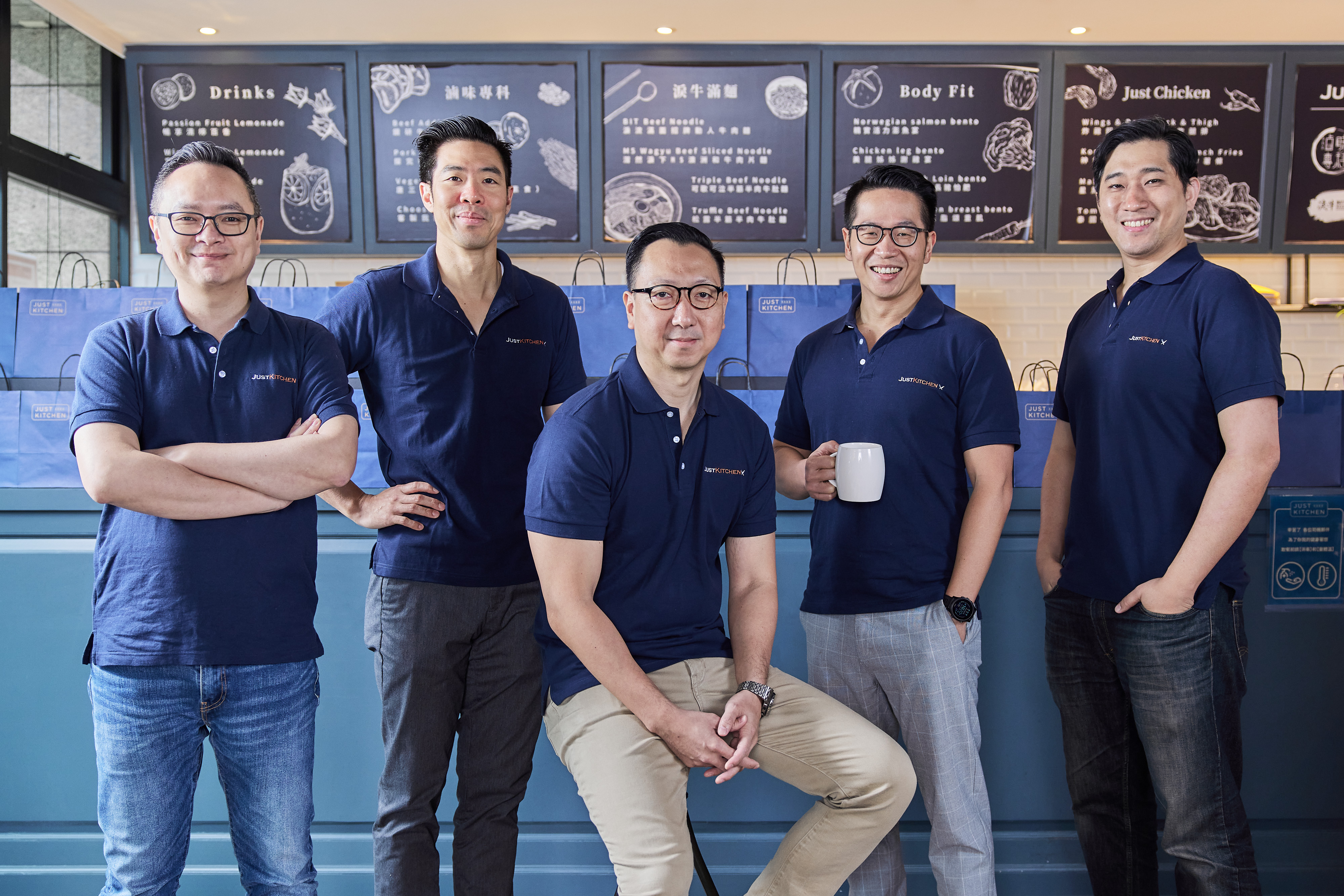 陳星豪（中）與5位合夥人創立雲端廚房，對於不同意見，持正向態度。（Just Kitchen提供）