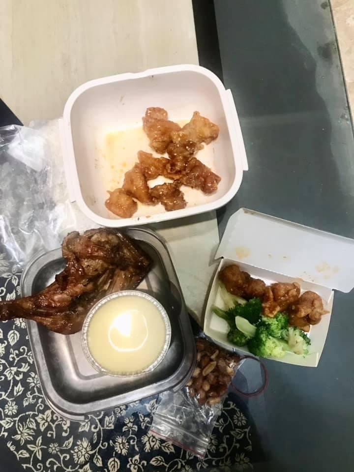 網友認為自助餐店家標價跟實際收取的價格不符。（翻攝自爆怨2公社）