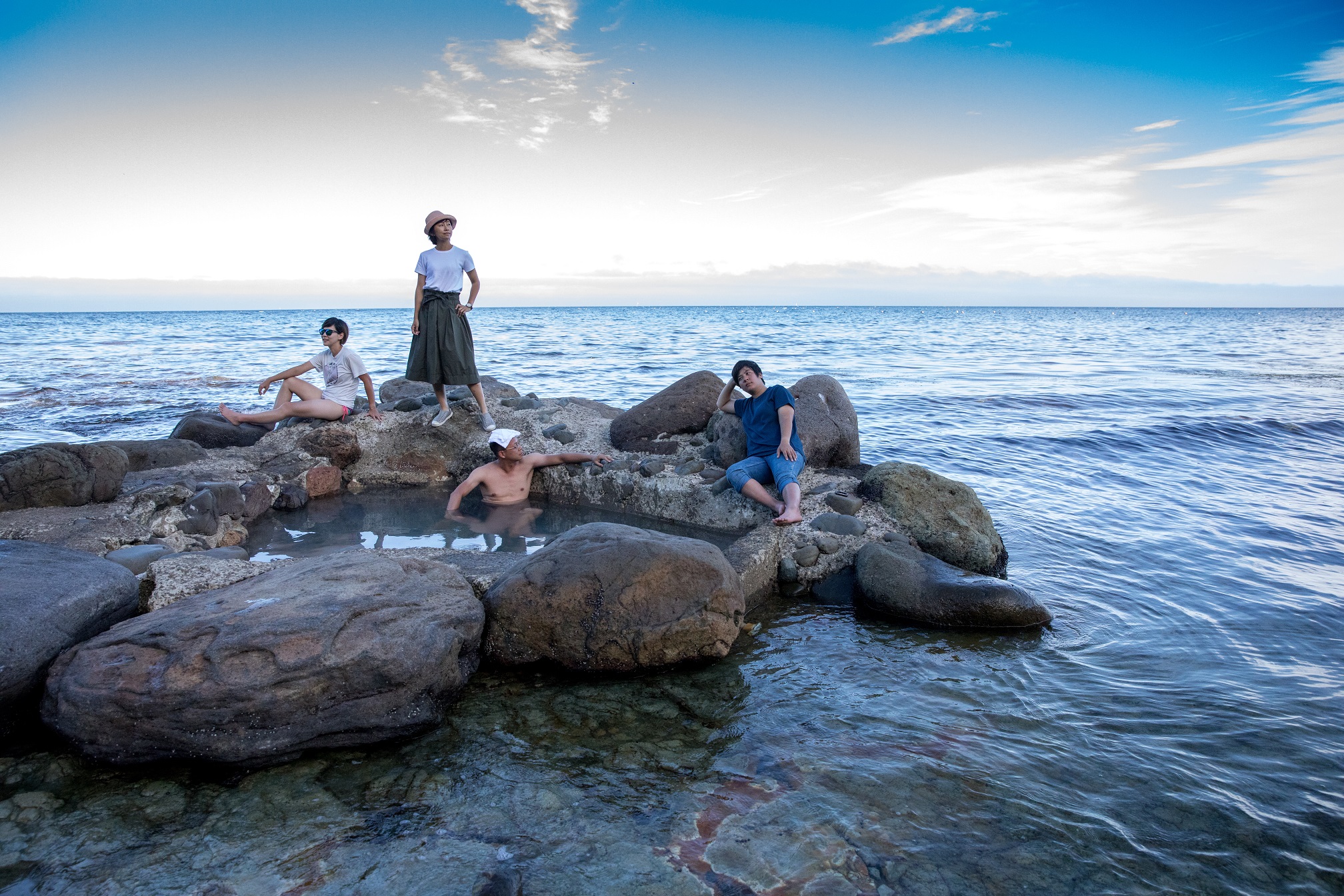 北海道海邊的「瀨石溫泉」，可說是一座海上祕湯。