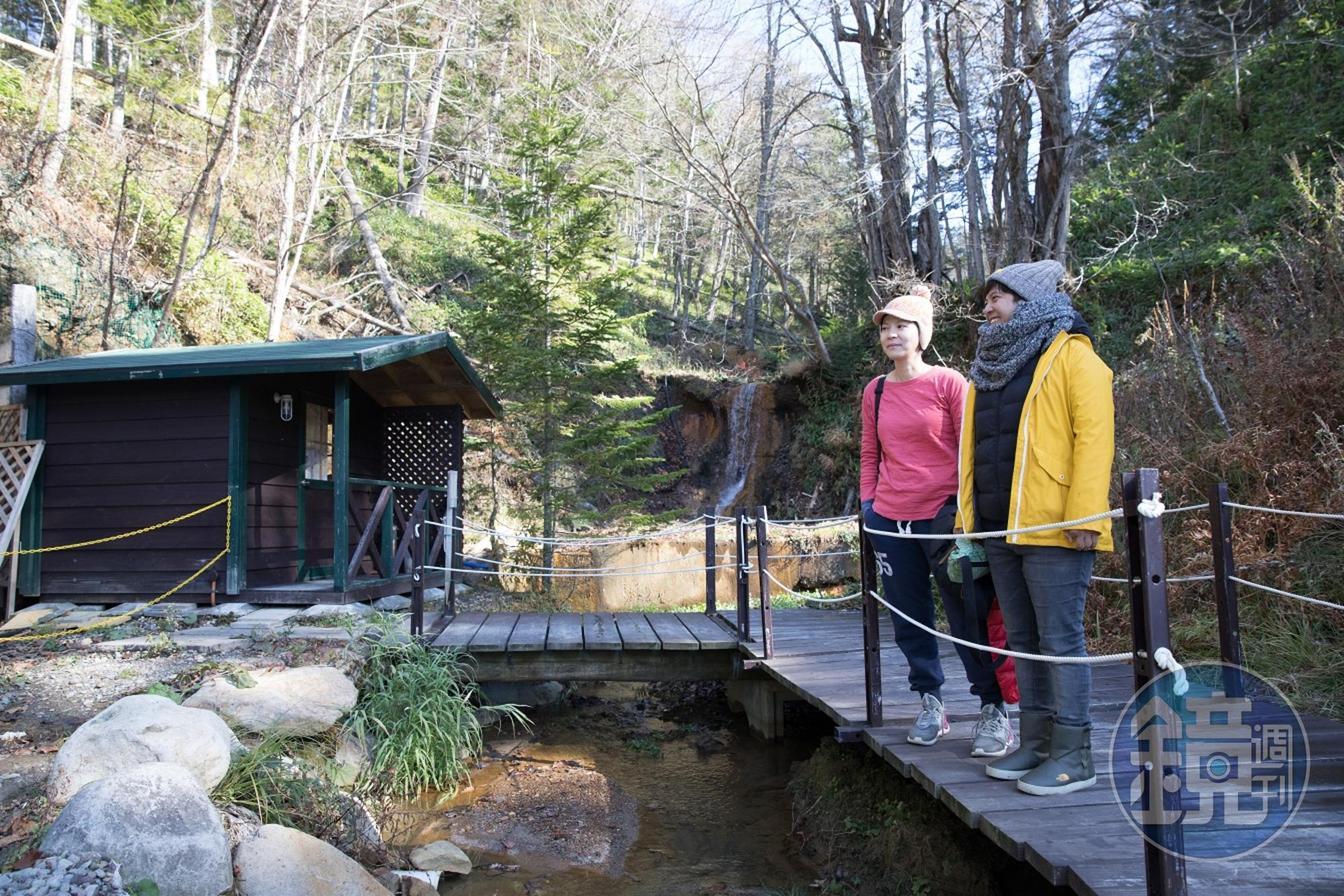 可以包下一棟山間小屋,享受自己的溫泉。