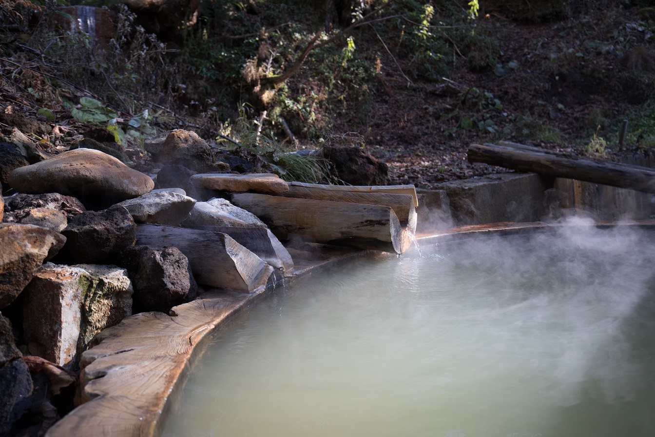 有人形容「幾稲鳴滝」為「孤獨的湯屋」。