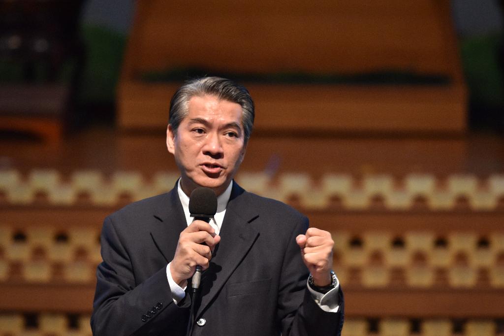 慈濟基金會副執行長何日生形容採購疫苗就像救人如救火。（翻攝自慈濟全球社區網）