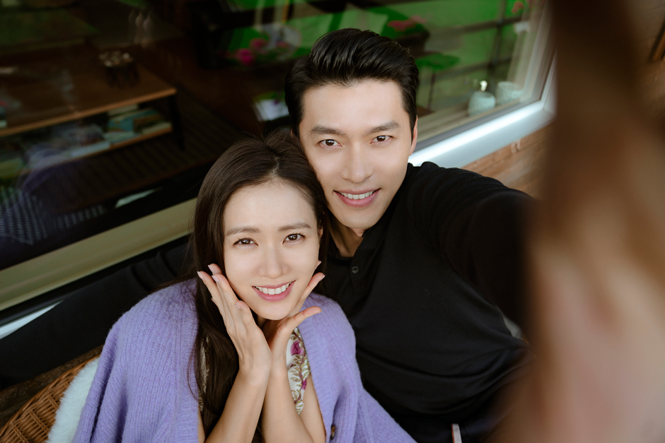 玄彬（右）和孫藝真拍《愛的迫降》擦出火花，對外承認戀愛ING。（Netflix提供）
