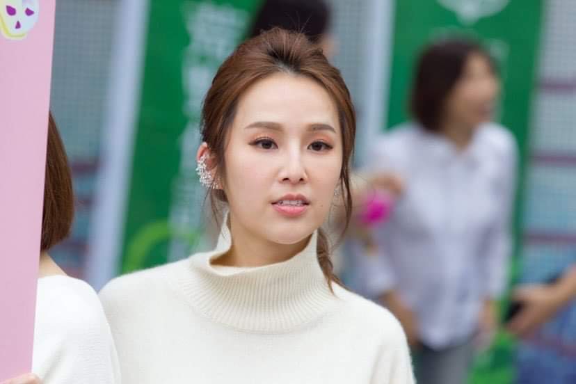 女神級主播張齡予，7年後才說出與刀嫂實非閨密。（《Wow靠！有事嗎？》提供）