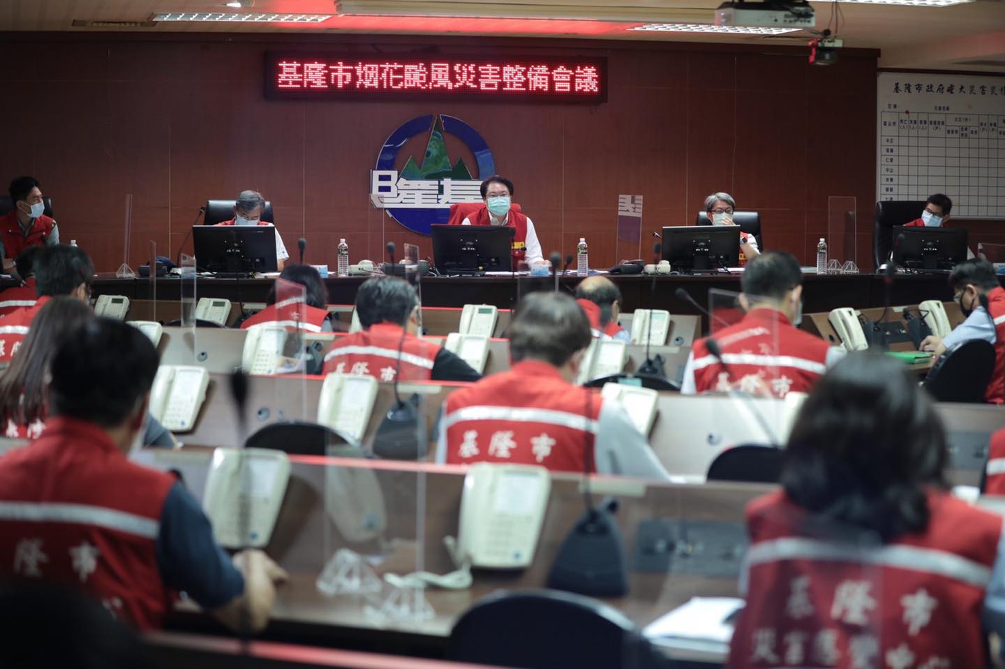 林右昌宣布，第三輪公費疫苗接種日改為25至29日。（翻攝自林右昌臉書）