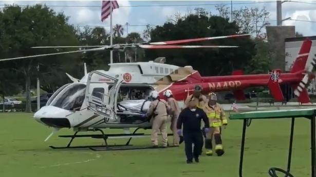 當地警消機關獲報後，出動直升機送往醫院緊急治療。（翻攝Martin County Sheriff Twitter）