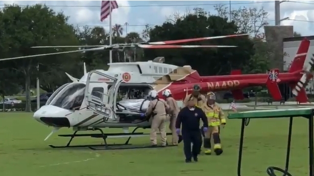 當地警消機關獲報後，出動直升機送往醫院緊急治療。（翻攝Martin County Sheriff Twitter）