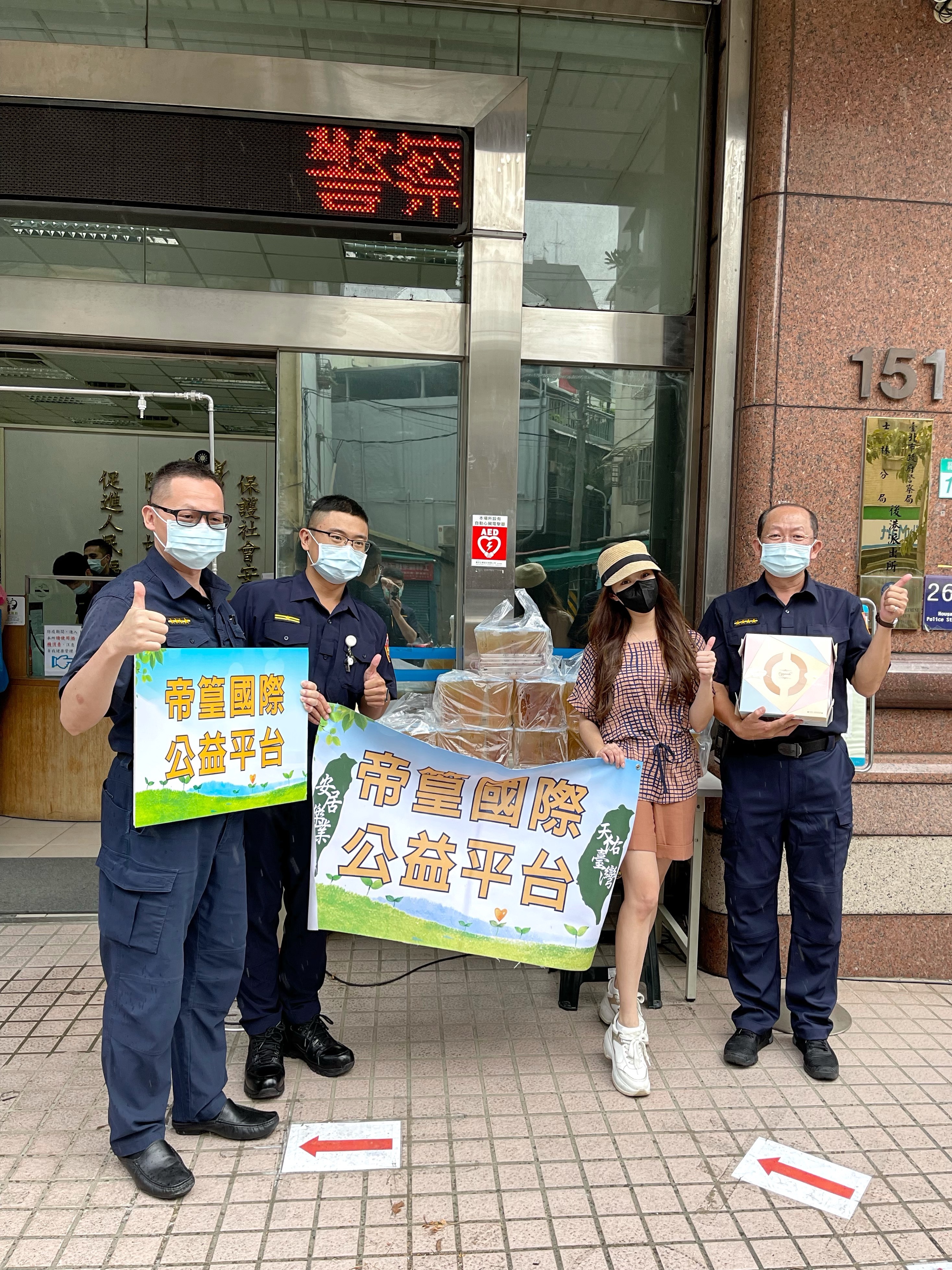 黃露瑤熱心為防疫人員送餐。(楠軒工作室提供)