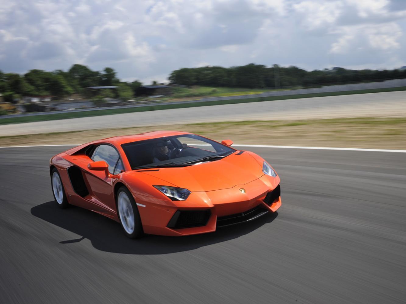 Lamborghini Aventador LP 700-4。