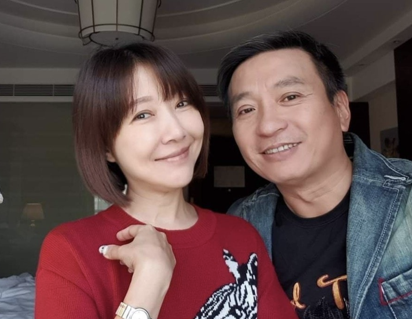 藝人王中平與妻子余皓然感情甜蜜,羨煞旁人。(翻攝自「王中平和余皓然愛的小屋」臉書)