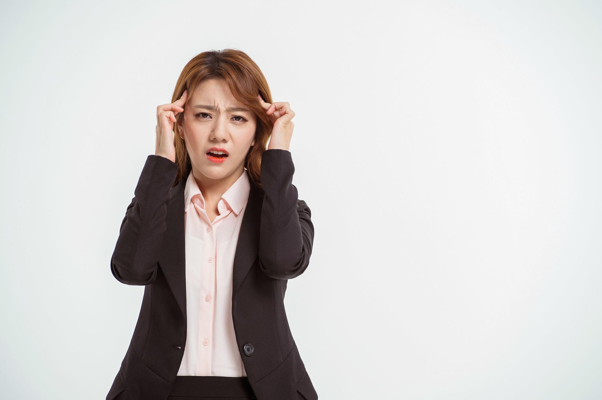 一名女網友焦急發文，表示自己投了履歷，但都被公司已讀後就沒有下文。（東方IC）