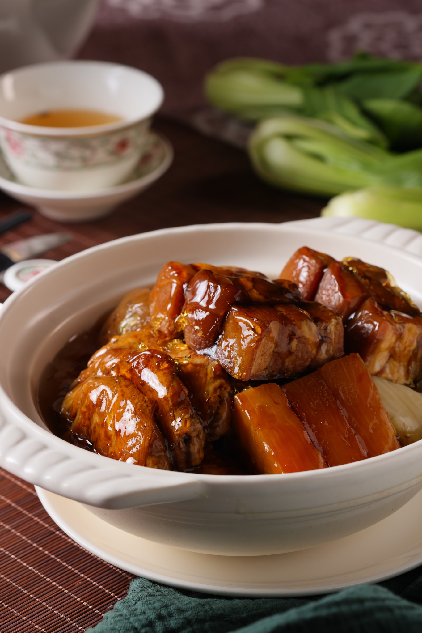 濃油赤醬超下飯的「四禧肉」光是婆參就要發上10天，看似家常卻相當精緻。（980元／份）