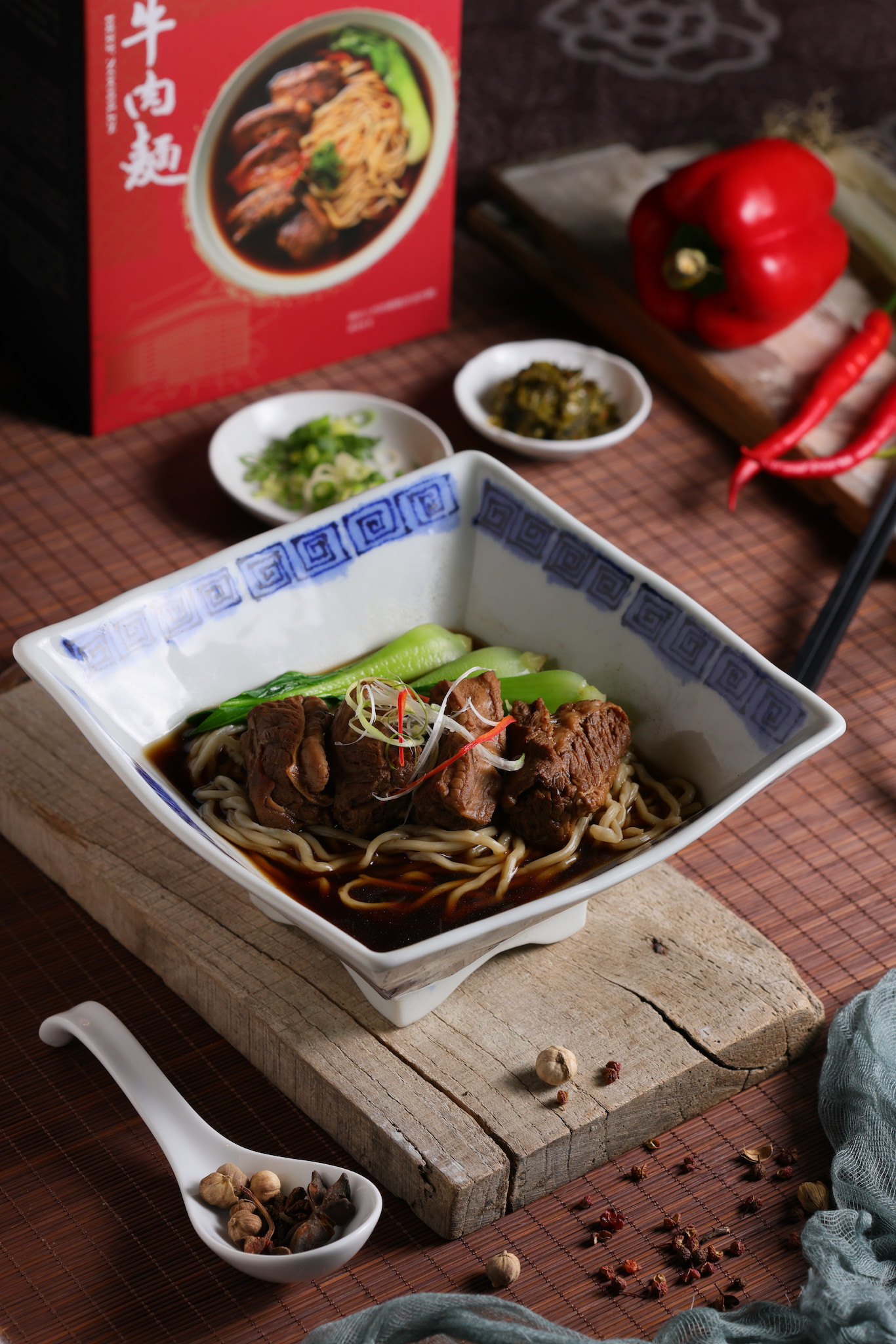 常溫包「圓山牛肉麵」曾登上馬英九的國宴餐桌，川味湯頭食譜來自圓山40年資歷的老師傅。（299元／份）