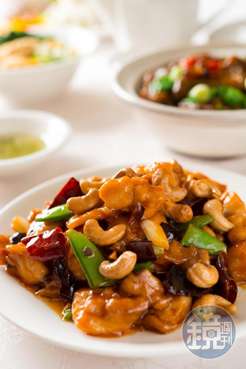 辣味溫和的「宮保雞丁」肉量足又夠味，是下飯恩物。（320元／份）