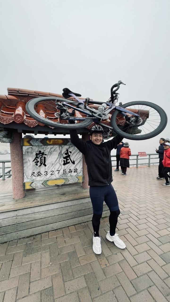 小鐘坦言自己很後悔挑戰武嶺,騎到最後都快流眼淚了。(三立提供)