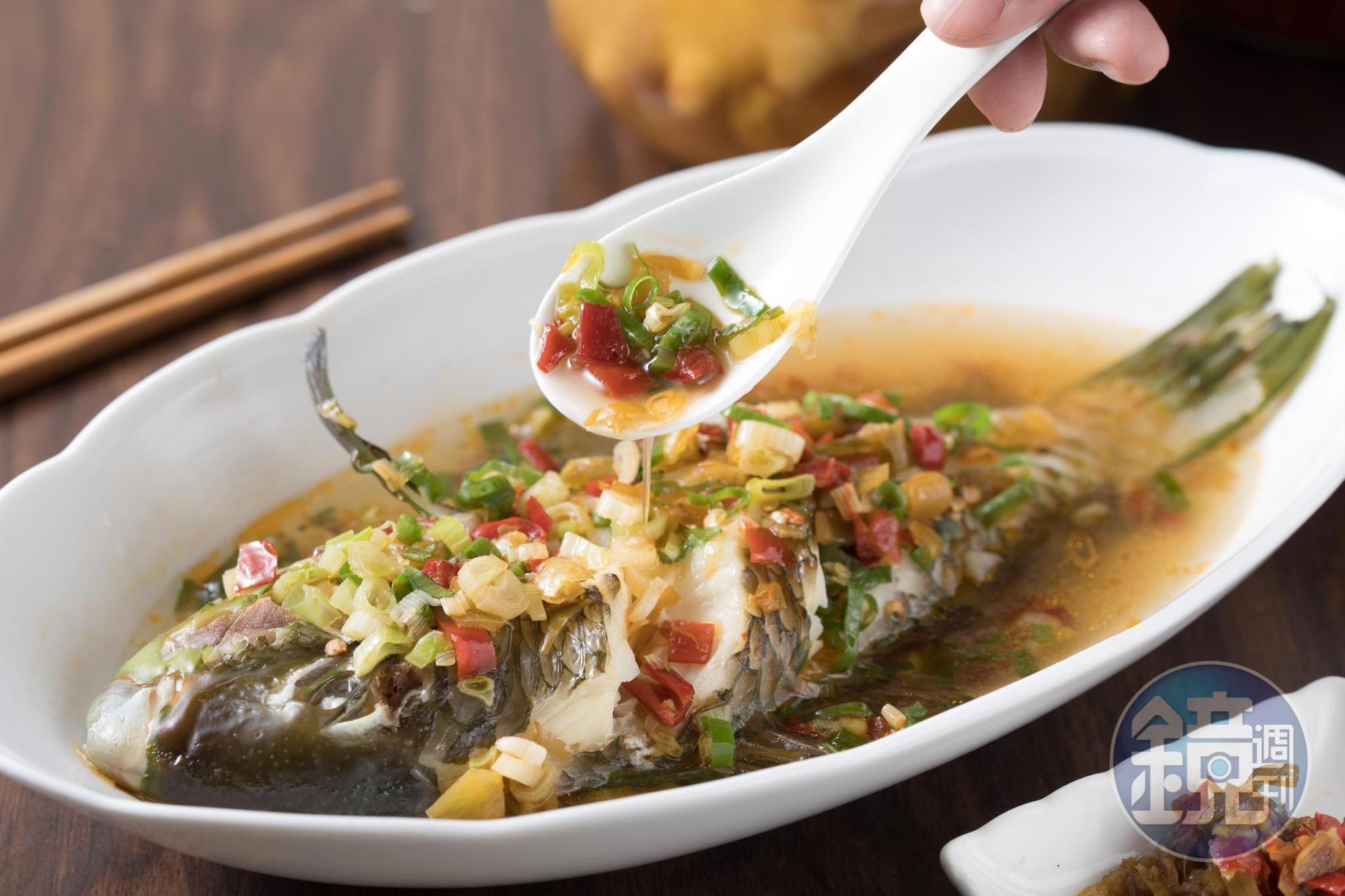 湖南風味的「剁椒魚」捨棄魚頭，改用肉質鮮甜的遠洋海鮮。（時價）