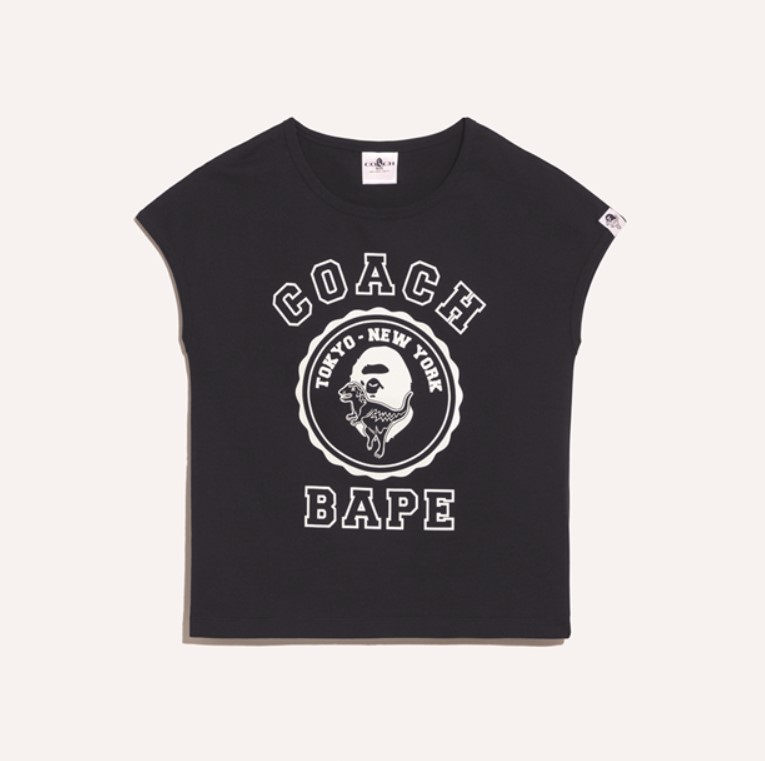 BAPE X COACH女性T-SHIRT。NT$5,900。（COACH提供）