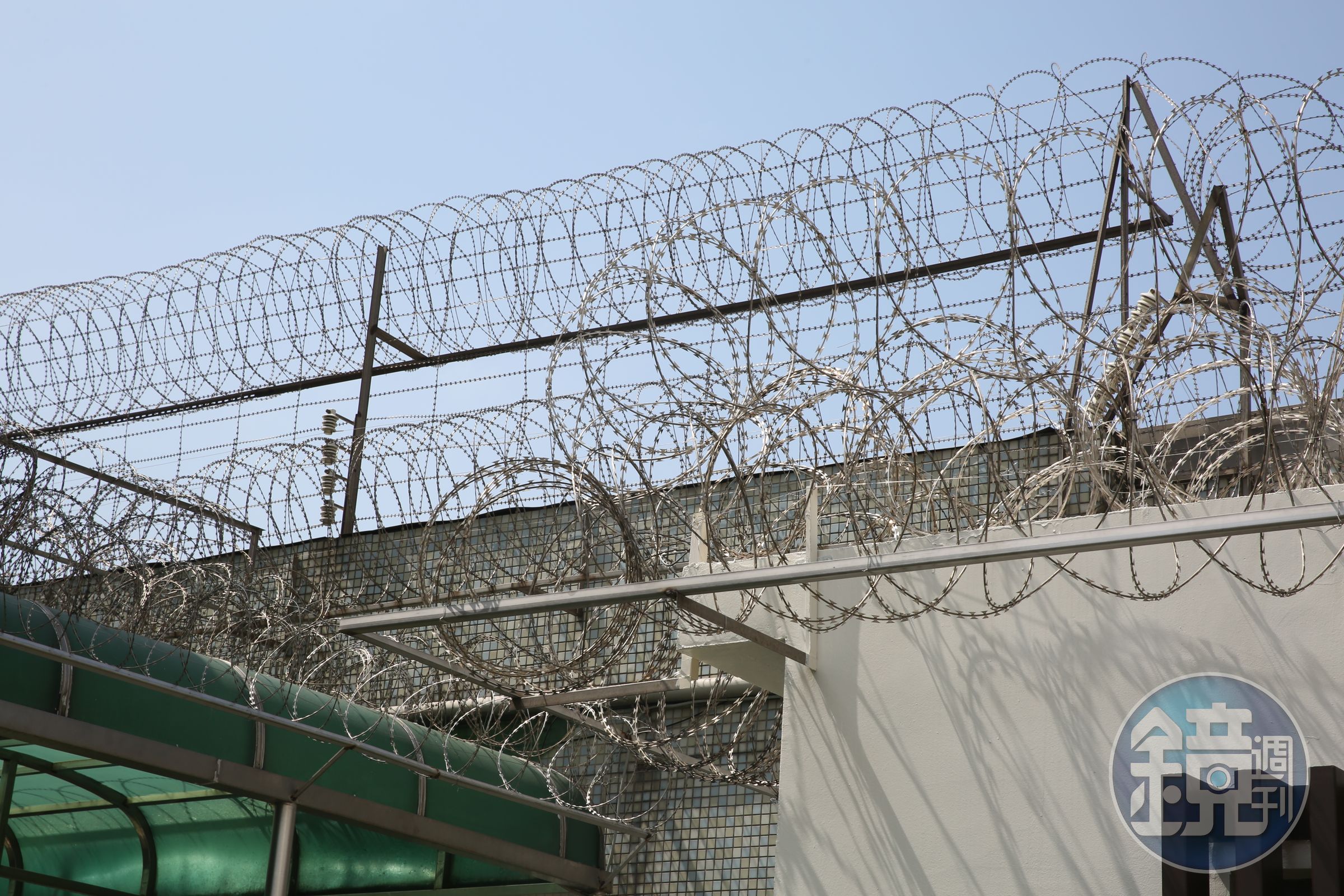 太陽會犯下多起重大刑案，在檢警「后羿專案」後全遭緝獲，即使成員被羈押，在獄中還是會互相監視，不敢出賣同夥。