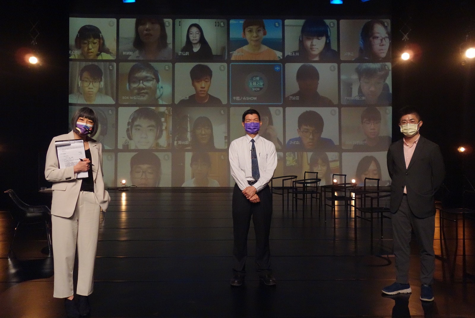 《公視主題之夜SHOW》映後論壇以《海洋大地震了嗎？》為題，邀媒體人范琪斐（左起）、中研院地球所研究技師林慶仁（中）與地球科普作家阿樹（右）等來賓，一起了解地震。（公視提供）
