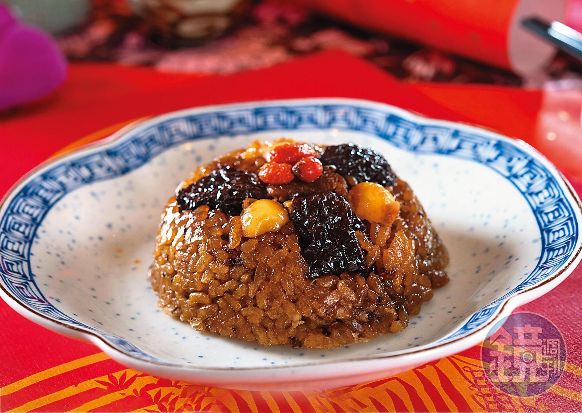 經過上海點心大師葛賢萼指點的「酒香八寶飯」，香氣四溢，是我的最愛。（3,880元套餐甜點）