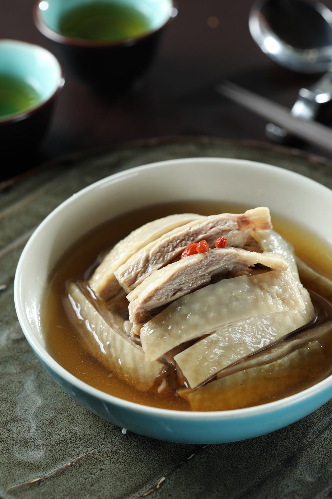 「花雕醉雞」酒香濃郁，也是招牌菜之一。（380元／份）
