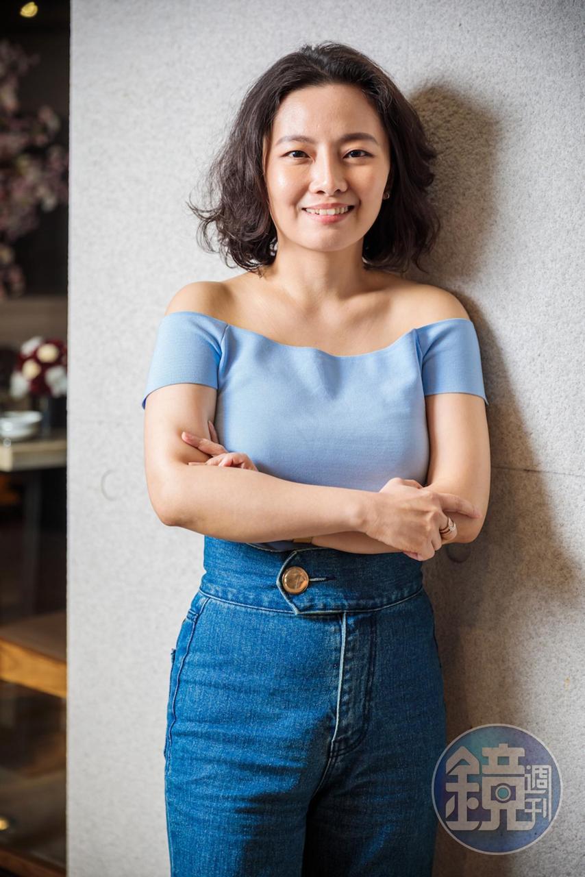 為了拓展客源,麻辣壹號店老闆李怡禛著手研發常溫湯頭新產品。