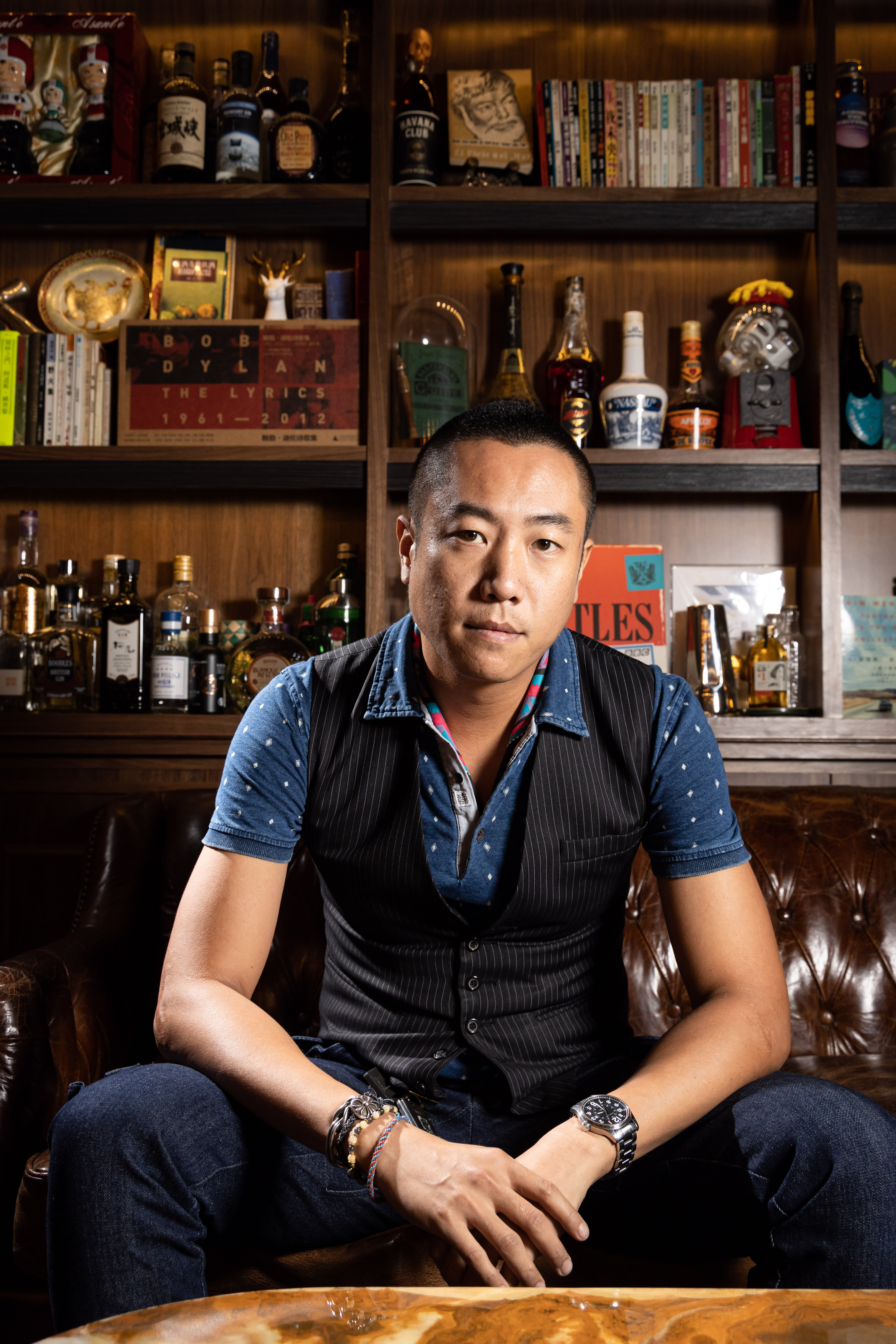 「AHA Saloon」老闆尹德凱剪去長髮,將頭髮捐贈給台灣癌症基金會,在疫情下展現出人性溫暖。