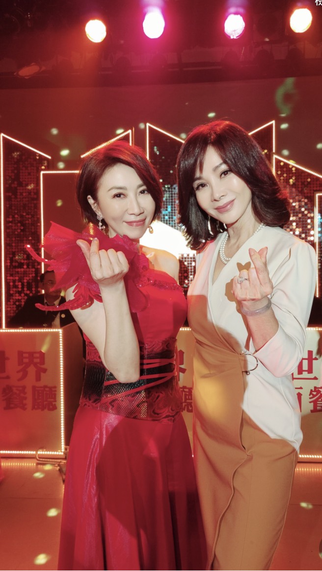 李翊君(左)客串和陳美鳳相見歡。(民視提供)