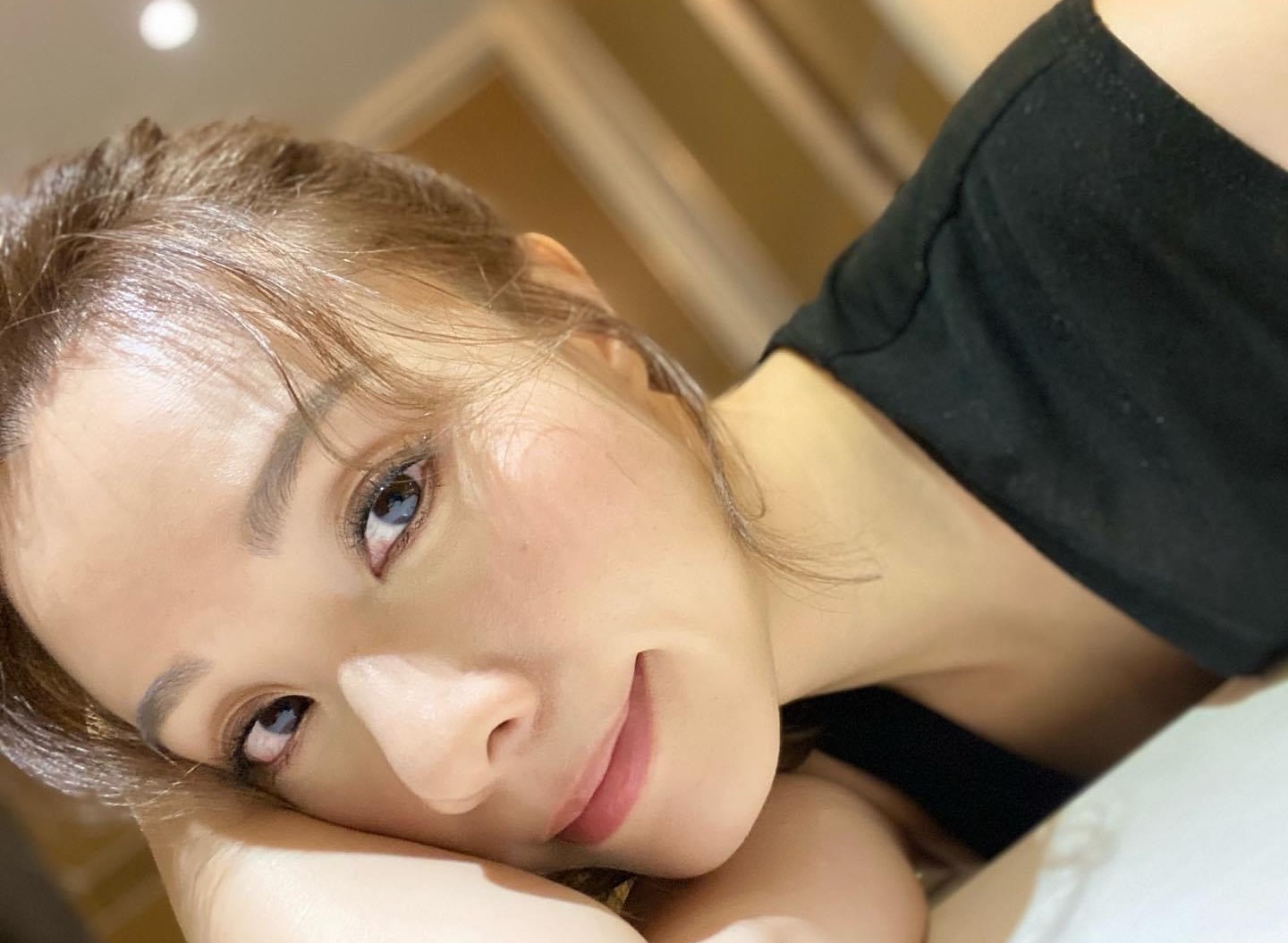 鄧麗欣看來膚質甚佳，實在不像已有37歲。（鄧麗欣臉書）