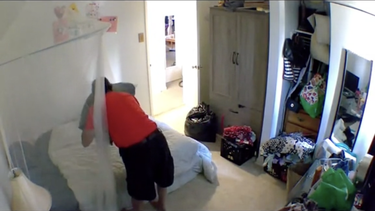 加拿大女子發現房東趁她外出時，進入房間偷吸枕頭。（翻攝自Tyisha Macleod TikTok）