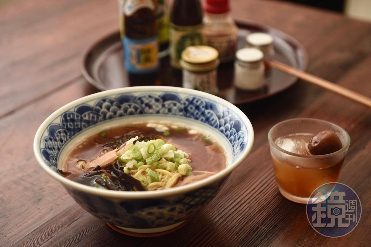 防疫在家，可以吃到來自台中「鳥苑地雞燒」的隱藏版拉麵，覺得療癒。